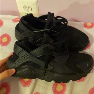 Black Nike Hurraches